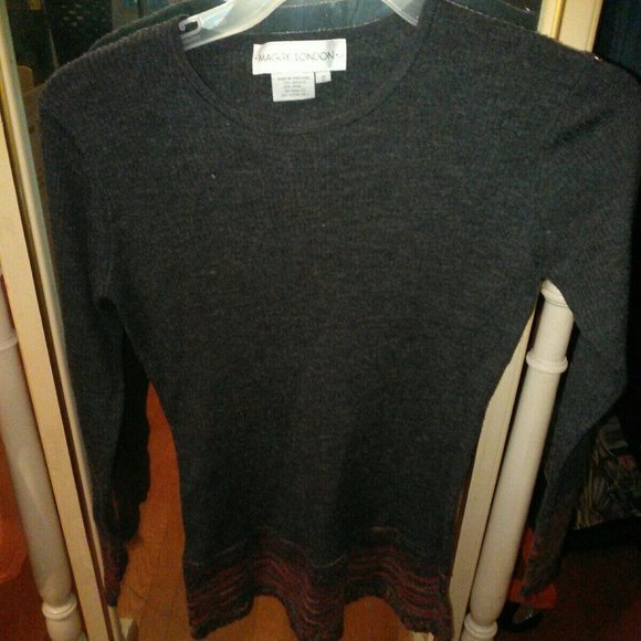 Maggy London Sweaters - NWOT Maggy London Beautiful Sweater Blouse SZ S